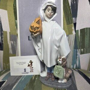 Lladro Trick or Treat Figurine Boy Ghost Costume & Puppy Halloween Fun Mint Rare